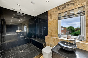 Principal bedroom en suite- click for photo gallery